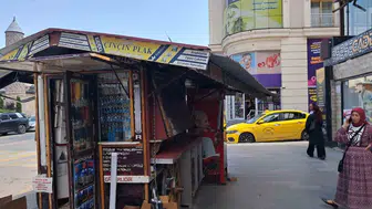 Cumhuriyet Caddesi'ndeki tarihi büfeye otobüs çarptı
