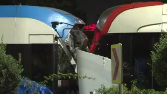 Zeytinburnu'nda tramvay hattında iki araç çarpıştı