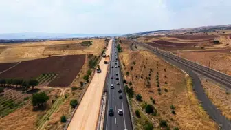 Kırıkkale'de iki araç çarpıştı: 5 kişilik yaralı kafilesi hastaneye kaldırıldı