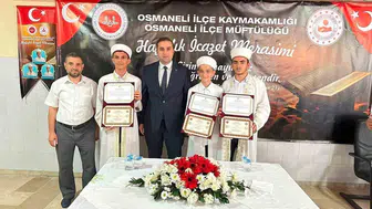 Hafızlık eğitimini başarıyla tamamlayan öğrenciler belgelerini aldı
