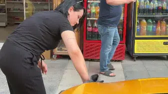 Kadın taksi şoförü Elif Kaya, erkek egemen meslekte fark yaratıyor