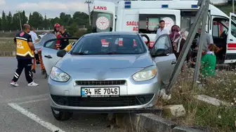 Kaynarca'da trafik kazası: iki araç çarpıştı, yaralılar hastaneye kaldırıldı
