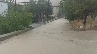 Sivas'ta sağanak yağmur, sürücülere zor anlar yaşattı