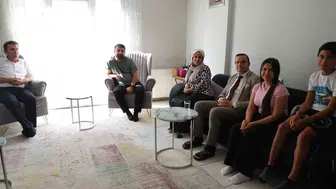 Cizre'de YKS başarıları kutlandı: Öğrenciler evlerinde tebrik edildi