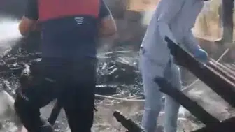 Hakkari'de çıkan yangın tek katlı evi yerle bir etti