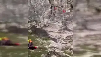 İtalya'daki dağ kurtarma operasyonunda sağlık çalışanı kayalıklardan düştü