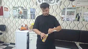 Hayvanları korumak için eski jiletleri biriktiriyor