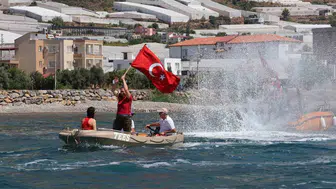 Bozyazı'da amatör balıkçılar 30 Ağustos'u denizde coşkuyla kutladı