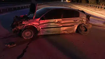 Kırklareli'de otomobil bariyerlere çarptı, can kaybı yok