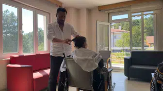 Bolu'daki berberler huzurevi sakinleri için anlamlı bir ziyaret gerçekleştirdi