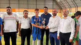 Kahta'da yaz kur'an kursları futbol turnuvasında kupa Çağrı Camii'nin