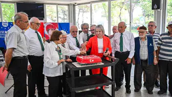 Bursa'da huzurevi sakinlerine özel 30 Ağustos coşkusu