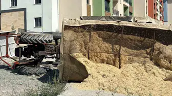 Yokuşta devrilen traktörün sürücüsü hastaneye kaldırıldı