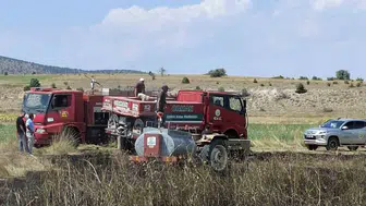 Beyşehir'de iki yangın, ormana ulaşmadan kontrol altına alındı