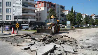 Balıkesir'de yoğun caddede yenileme çalışmaları başlatıldı
