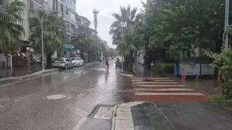 Bartın'da sağanak yağış, günlük yaşamı aksattı