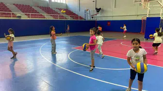 Germencik'te çocuklar yaz spor kurslarında buluşuyor