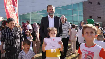 Gürsu'da 600 çocuk yüzme öğrenerek yaz tatilini verimli geçirdi