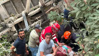 Hatay'da korkunç kaza: Baba ve oğlu şarampole uçarak yaralandı