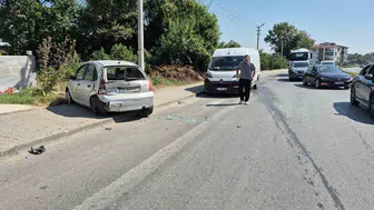 Düzce'de minibüs ve otomobil çarpıştı: 1 yaralı