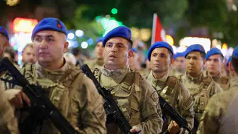 Niğde'de fener alayı ile 30 Ağustos Zafer Bayramı coşkusu yaşandı