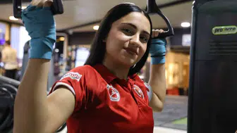 Elif Tıraş, kickboks ile hayatını değiştiren genç kadın şampiyon