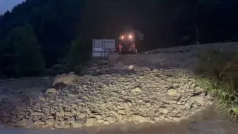 Trabzon'da şiddetli yağışlar dere taşkınlarına yol açtı