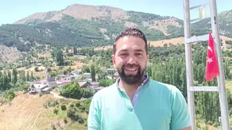 Sivas'ta dev tavşan otomobil farından kaçıştı