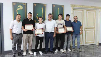 Ünye'de hafızlık eğitimini tamamlayan 8 öğrenciye belge takdim edildi