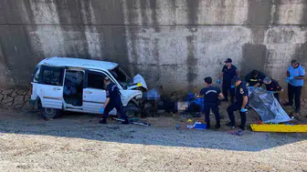 Gaziantep'te kontrolden çıkan araç köprüden şarampole düştü, 2 kişi hayatını kaybetti