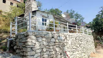 Yeniköy Mahallesi'nde okul bahçesi için yeni çatı çalışması başlatıldı