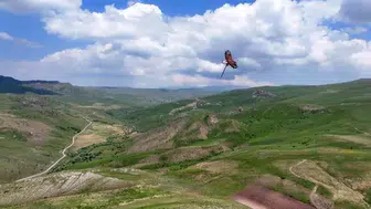 Dron ile gökyüzünde kartalın yılan avlama anları görüntülendi