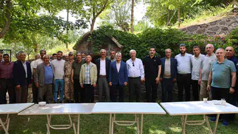 Köy ziyaretinde vatandaşlarla buluşan vali, talepleri dinledi