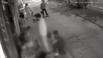 Beyoğlu'nda köpek kavgası kanlı bitti: Bıçaklama anları güvenlik kamerasında
