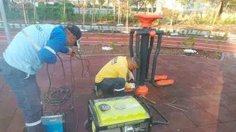 Didim Belediyesi park ve spor alanlarında bakım çalışmaları gerçekleştiriyor