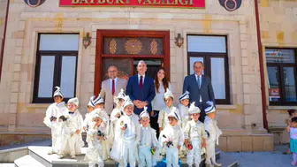 Bayburt valisi çocukları sünnet şöleninde ağırladı