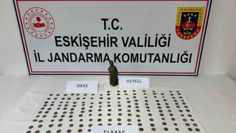 Eskişehir'de tarihi eser operasyonu: 1 elmas ve 194 bronz sikke bulundu