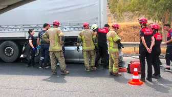 İzmir'de trafik kazasında genç sürücü hayatını kaybetti