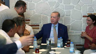 Cumhurbaşkanı Erdoğan esnafa moral vermek için Çengelköy'de