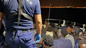 Kuşadası açıklarında 29 düzensiz göçmen kurtarıldı