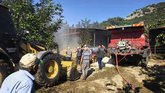 Afyonkarahisar'da çıkan yangında bin balya saman küle döndü