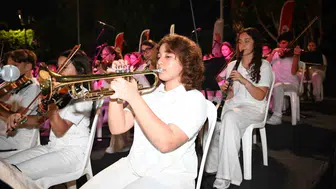 Kemer Cumhuriyet Orkestrası yaz konserinde sanatseverlerle buluştu