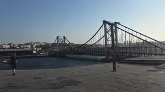 Bandırma sahilinde fırtına etkisi giderek artıyor