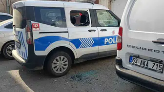 Şanlıurfa'da bıçaklı saldırgan polis aracını hedef aldı