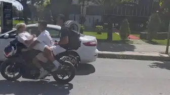 Kasksız ve tehlikeli yolculuk: Eskişehir'de motosiklete ters oturdular
