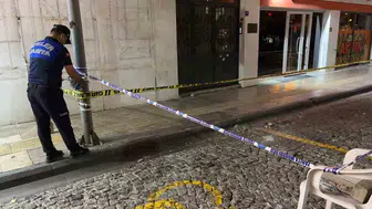 Aydın'da çatıdan düşen beton parçaları bir kişiyi yaraladı