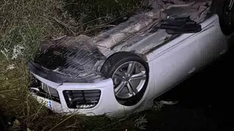 Çamardı'da kaza: İki otomobilin çarpışması sonucu şarampole devrildi