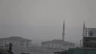 Kilis'te sabah saatlerinde etkili olan sağanak yağmur ve sis, trafiği olumsuz etkiledi