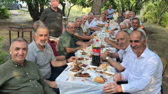 43 yıl sonra Ahlat’ta bir araya gelen Selçuklu Lisesi mezunları duygusal anlar yaşadı