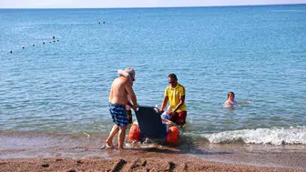 Antalya'nın engelsiz plajları, 45 bin vatandaşa deniz keyfi sundu